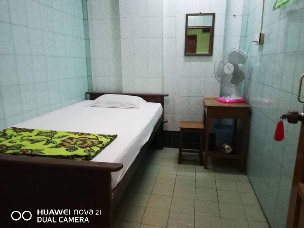 Breeze Guest House Maulmyine Esterno foto