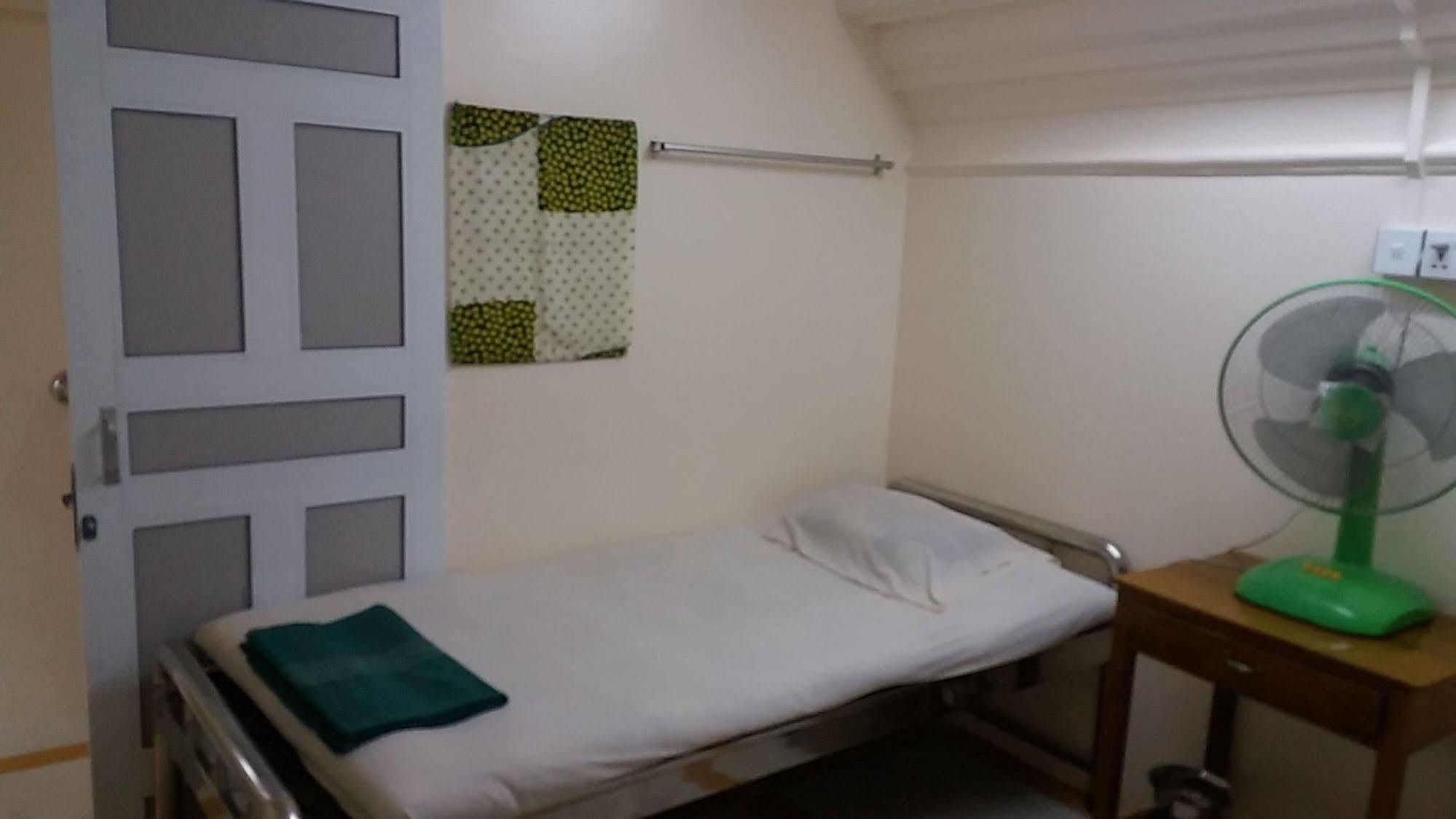 Breeze Guest House Maulmyine Esterno foto